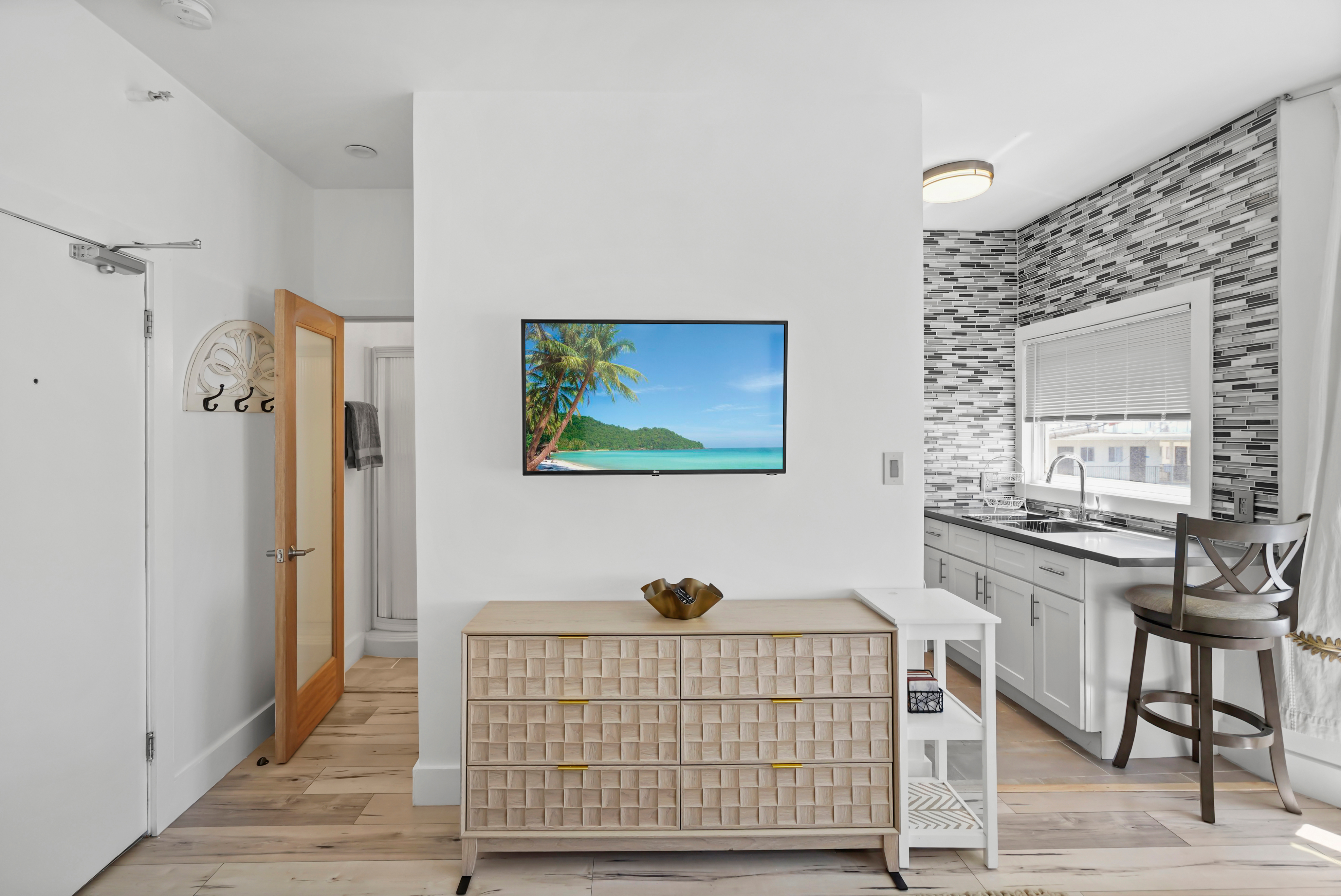 Furnished Venice Beach Living - Steps to the Ocean - Photo 5