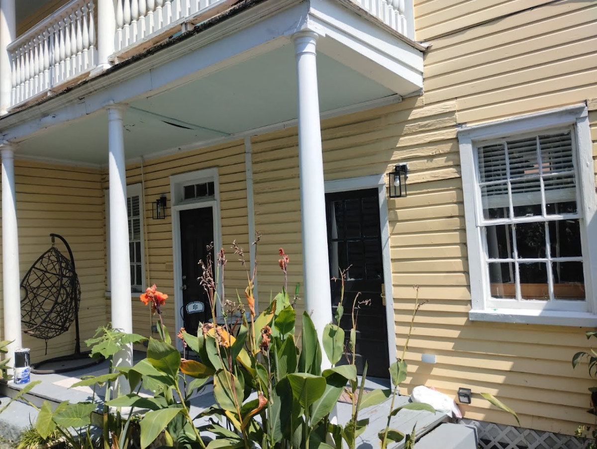 Cozy Charleston charm with furnished rooms - Photo 5