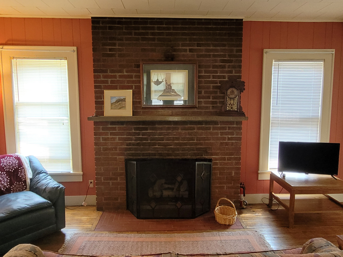 Cozy Historic Walton Home - Photo 11