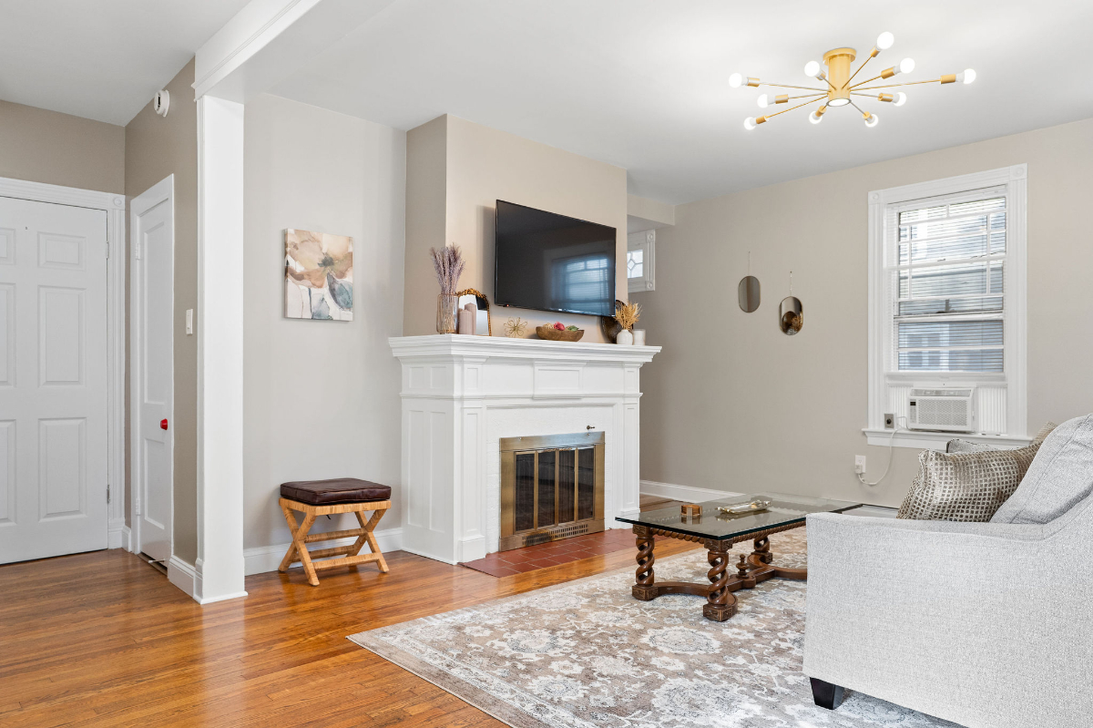 Private Bedrooms with En Suite Bathrooms - Traveling Nurses - 142 Riverside Drive - Photo 1
