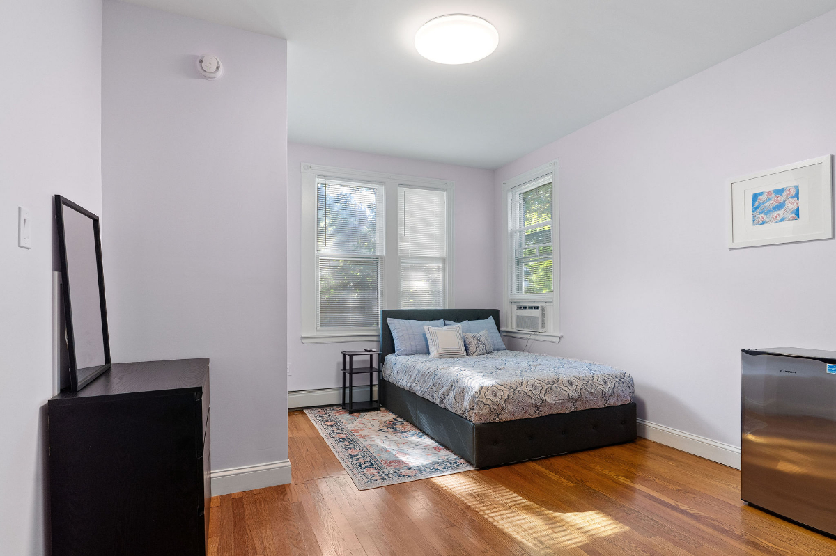 Private Bedrooms with En Suite Bathrooms - Traveling Nurses - 142 Riverside Drive - Photo 9