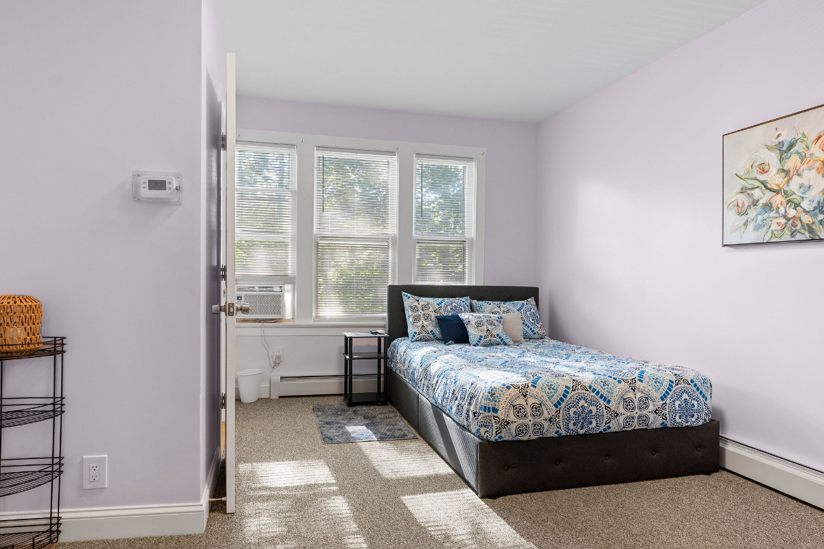 Private Bedrooms with En Suite Bathrooms - Traveling Nurses - 142 Riverside Drive - Photo 6