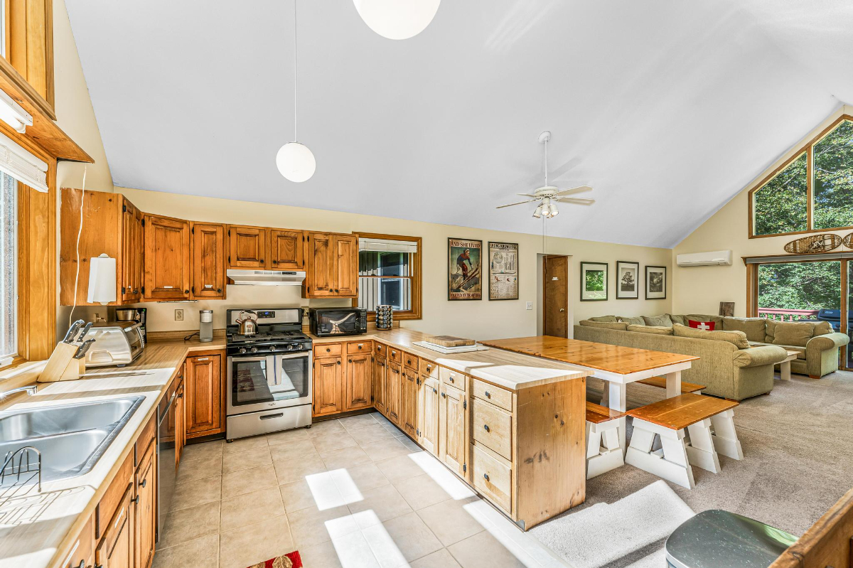 Prime Killington Proximity with Sauna, Hot Tub, and Game Room - Photo 10