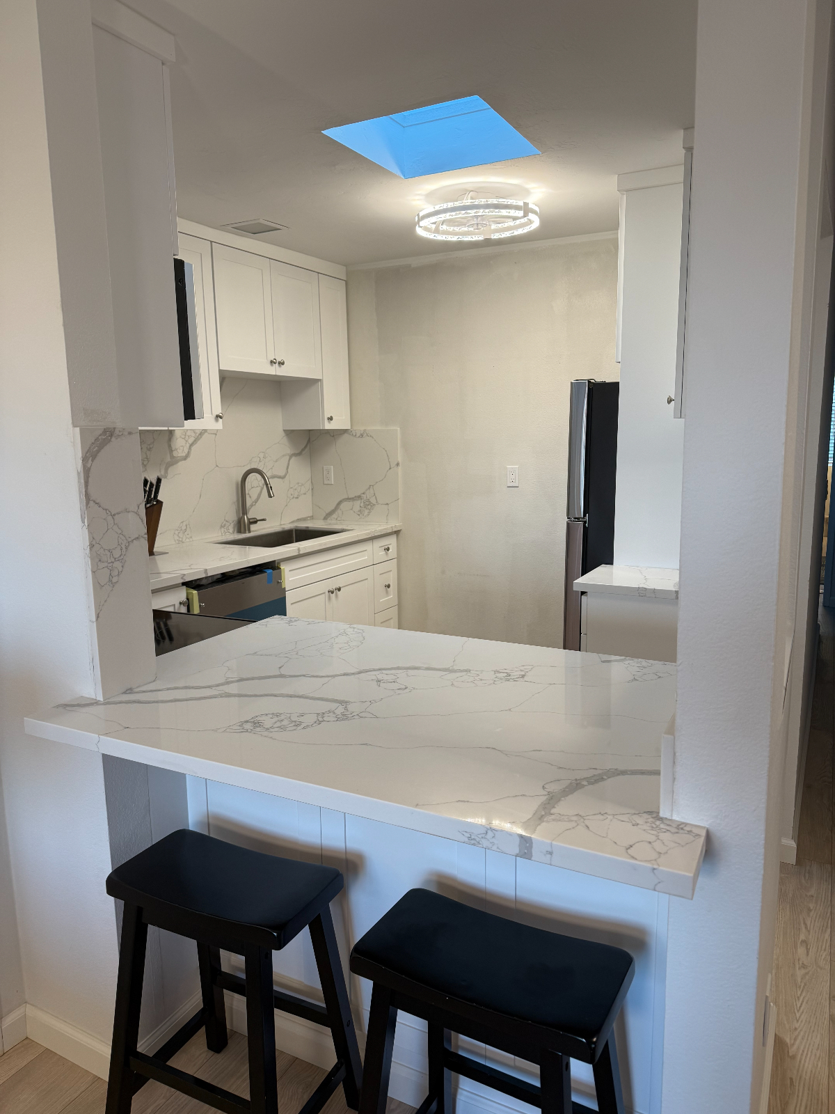 **January Special $350 off Rent** 2 bed 1 bath condo, Newly Remodeled - Photo 5