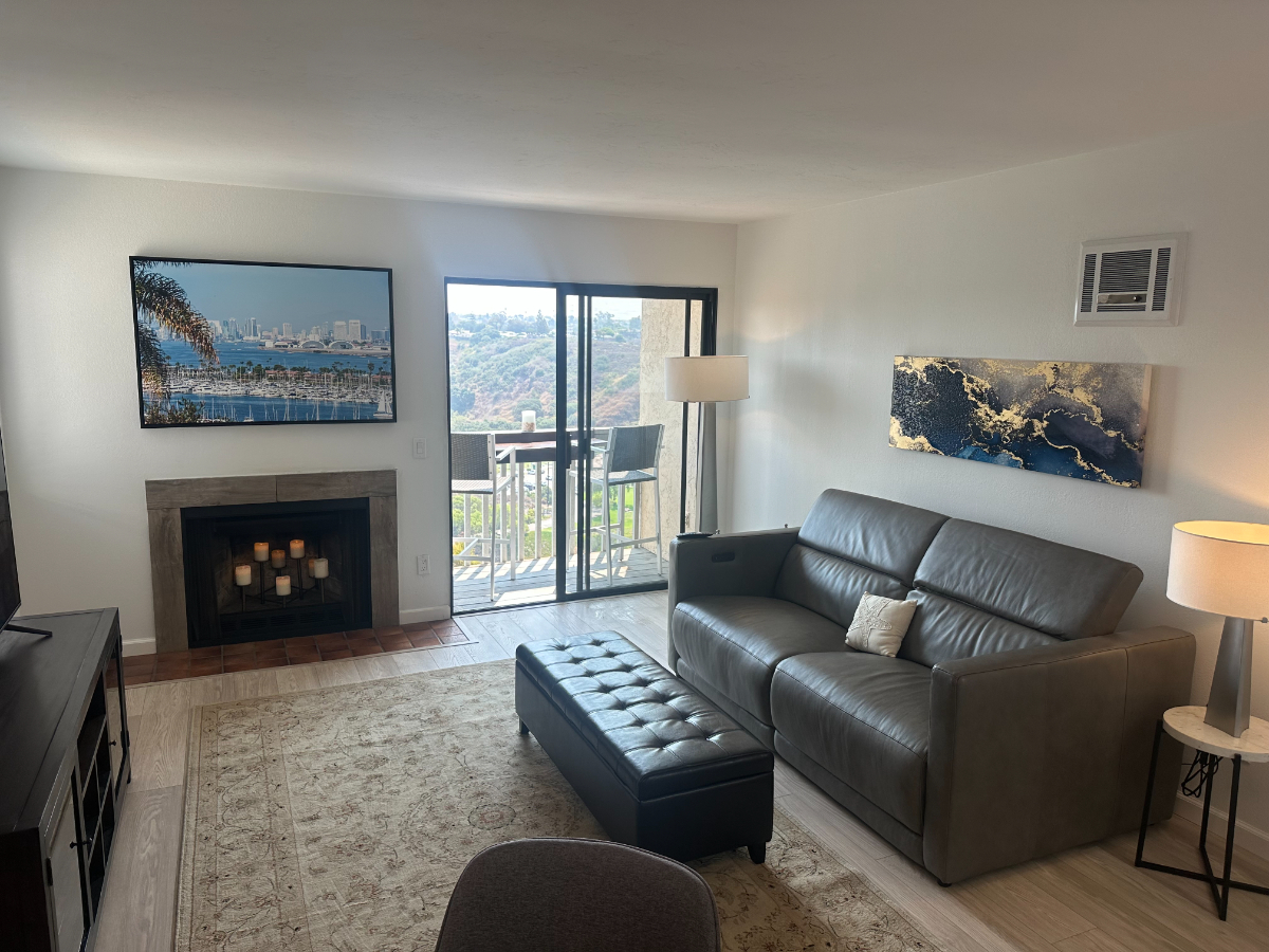 **January Special $350 off Rent** 2 bed 1 bath condo, Newly Remodeled - Photo 2
