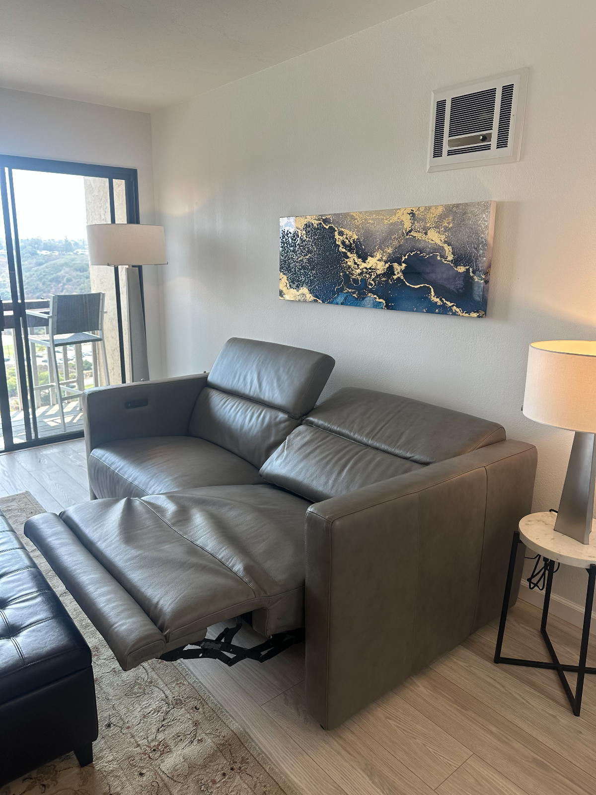 **January Special $350 off Rent** 2 bed 1 bath condo, Newly Remodeled - Photo 3