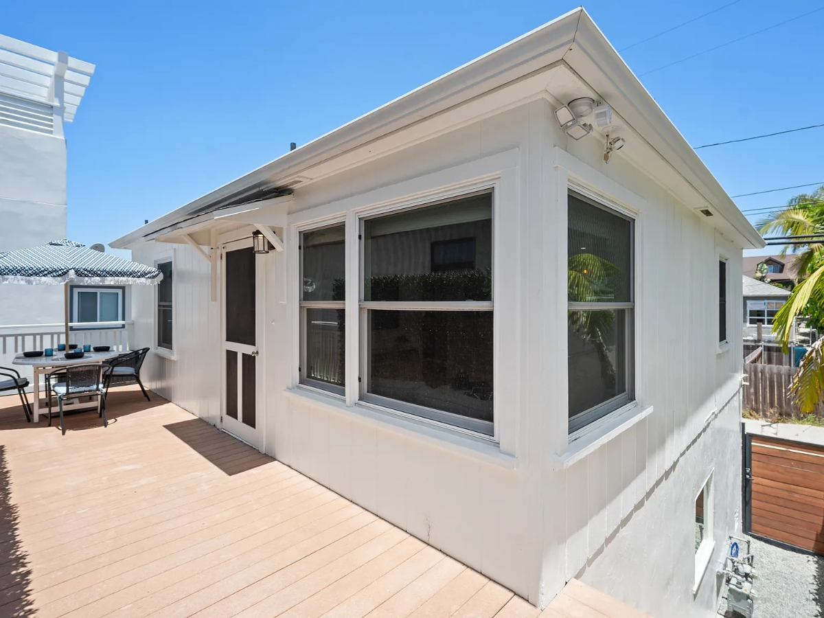 Upscale, Fully Furnished 2BR Steps from Mission Bay in Crown Point - Photo 4