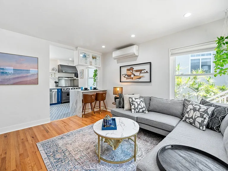 Upscale, Fully Furnished 2BR Steps from Mission Bay in Crown Point - Photo 6