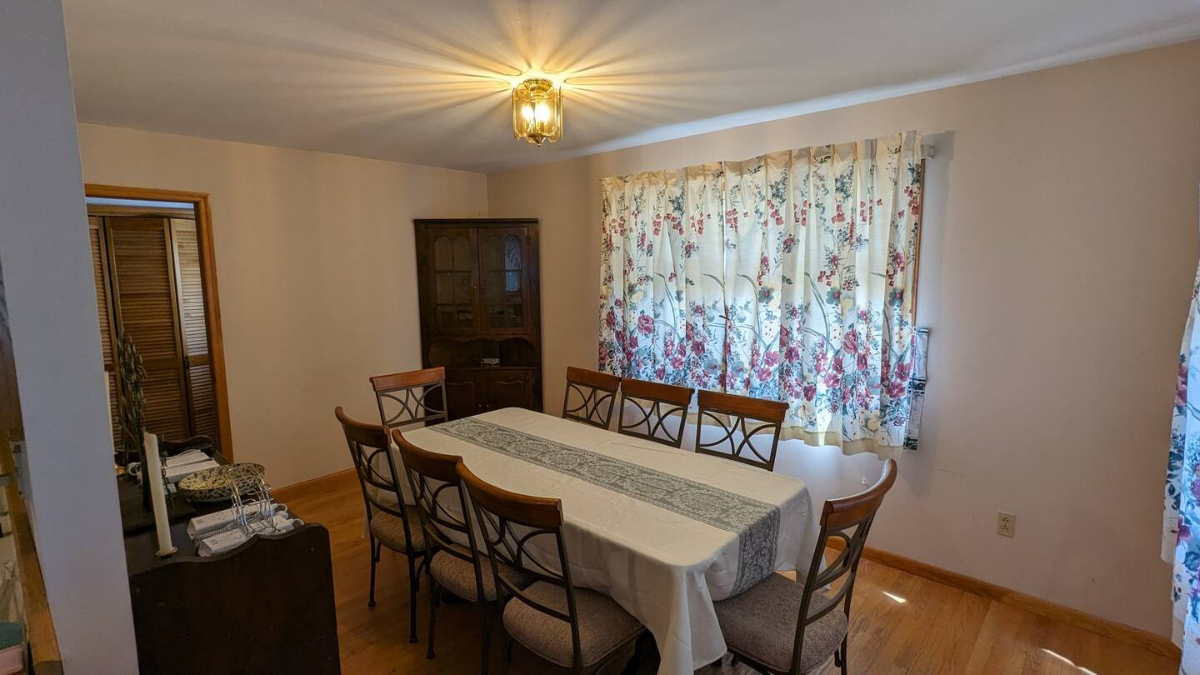 Private King Room in Lakefront Home - Photo 5