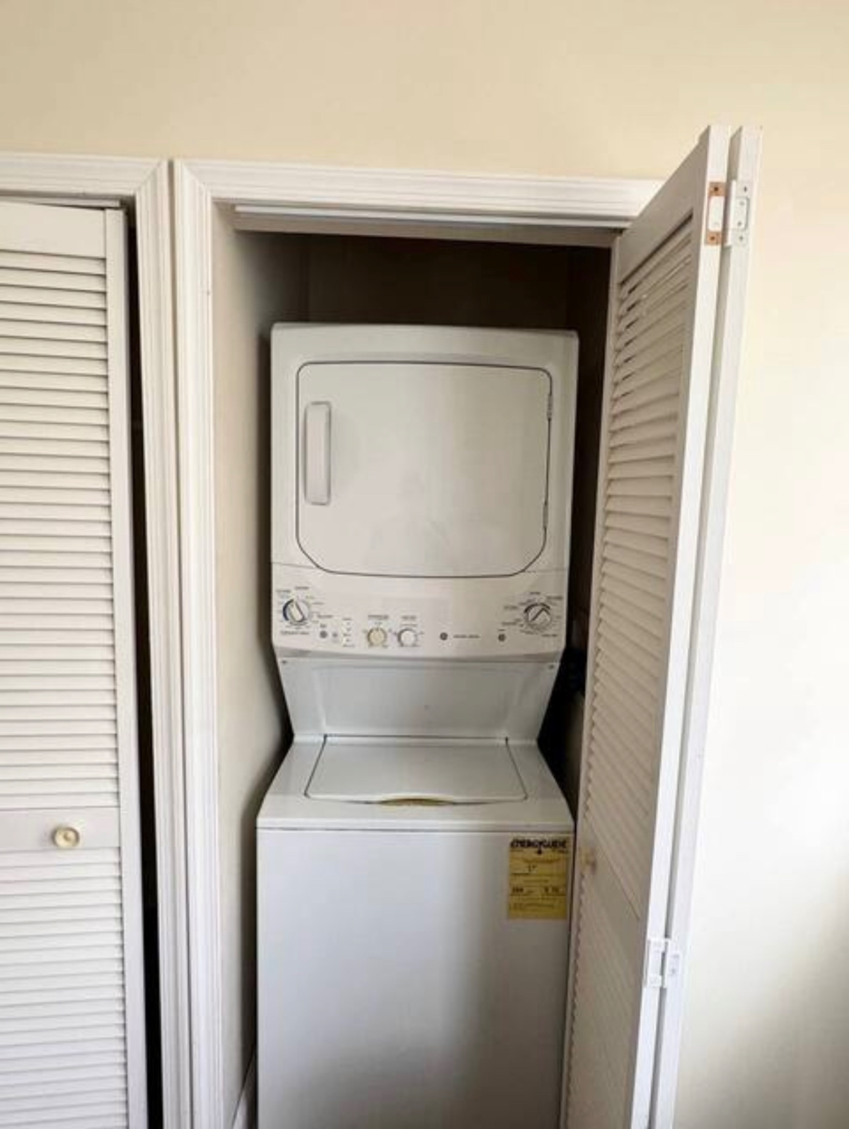 Near Metro Fully Furnished 2 Bed / 1 Bath Apartment Washington, DC - Photo 9