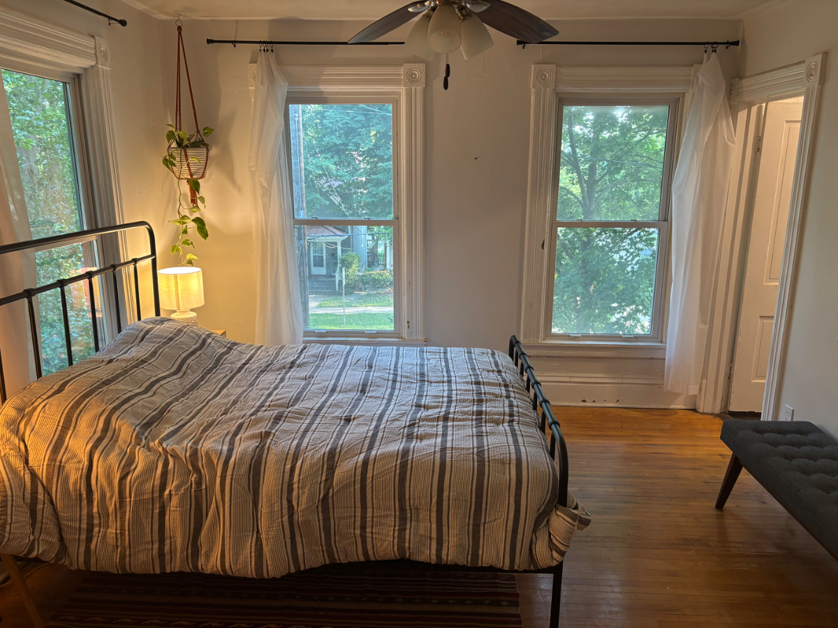 Upper level 2 bedroom apartment in heart of Madison - Photo 2