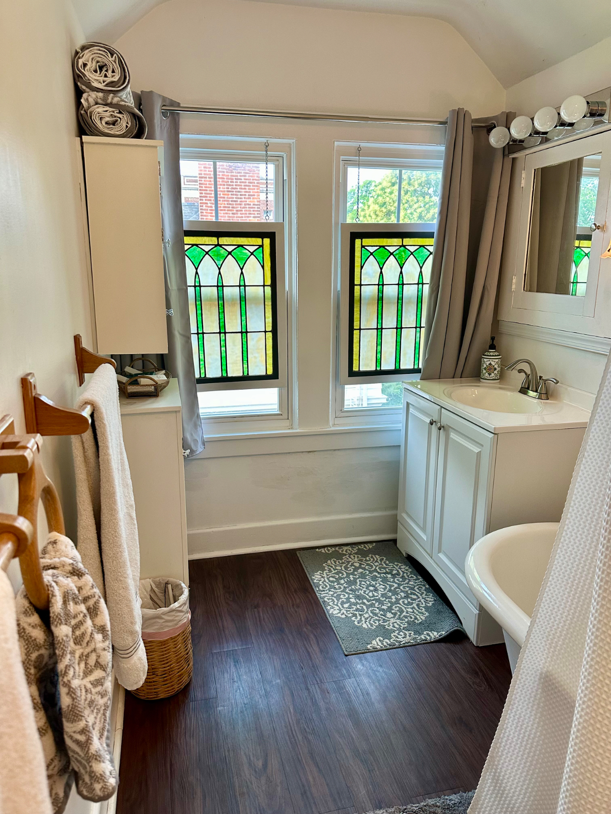 1 BDRM Park Ave Apartment (Separate Unit/Entrance) - Photo 2