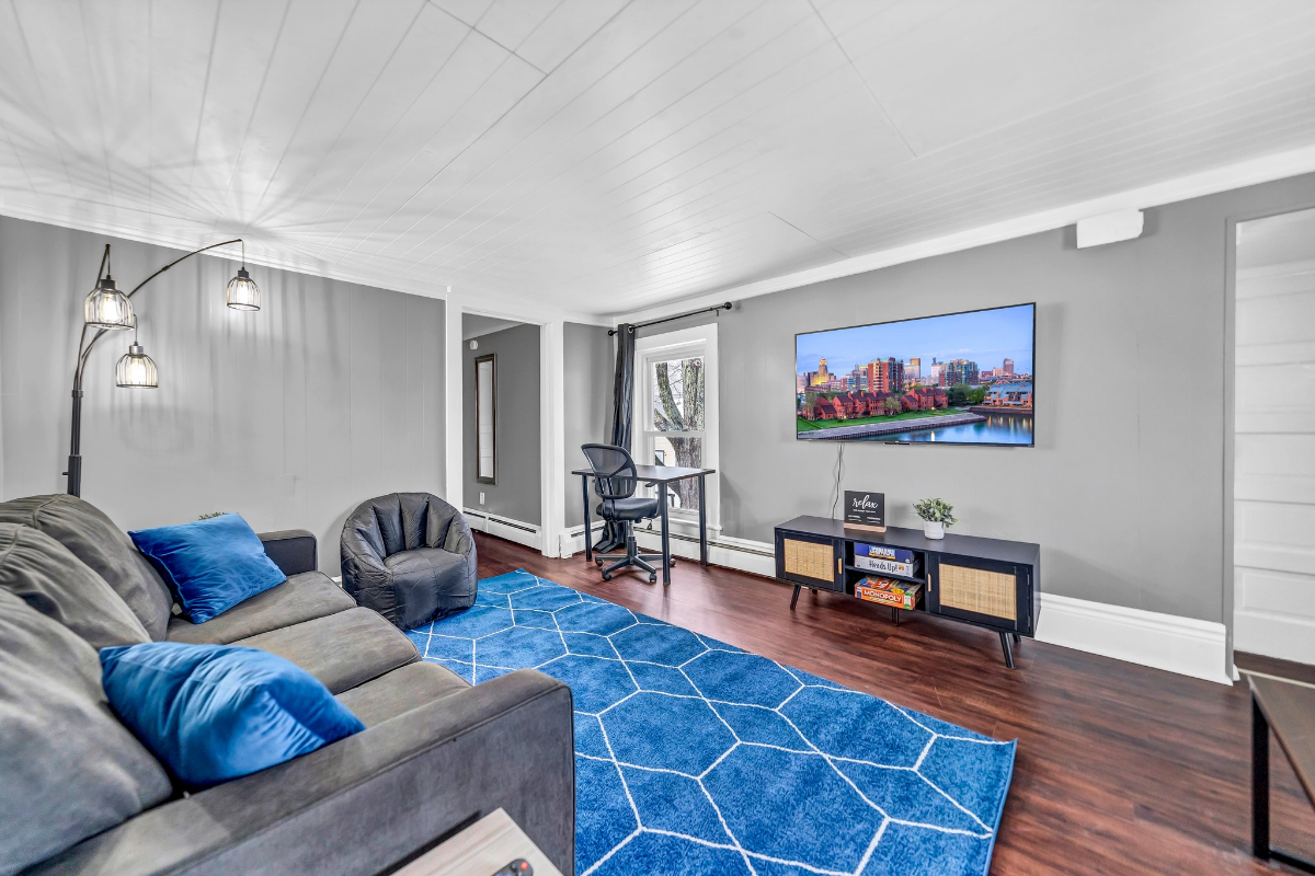 Hamburg 2BR with Free Parking, 9 Min to Highmark Stadium & Ford Plant - Photo 12