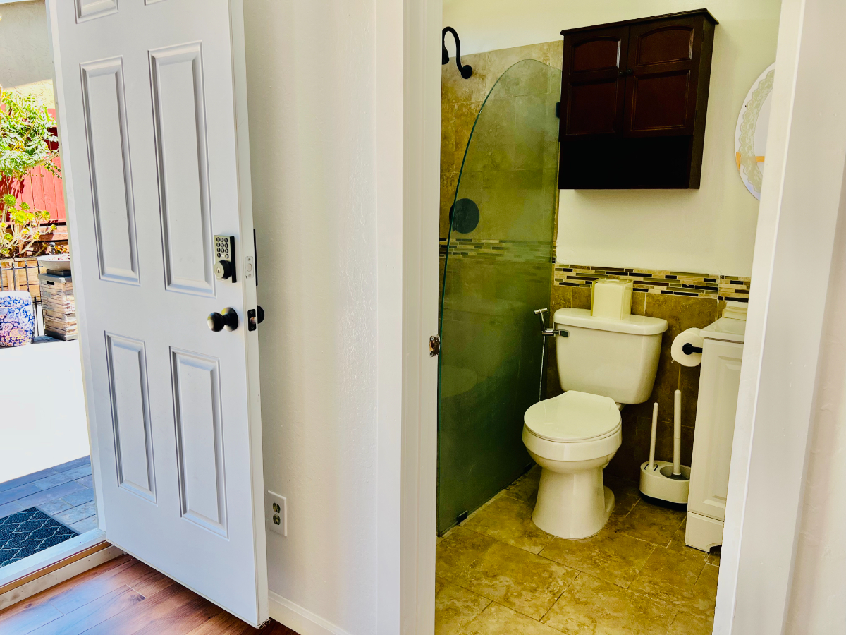 Modern, Peaceful Studio in Vallejo with Private Entrance & All Utilities Included - Photo 5