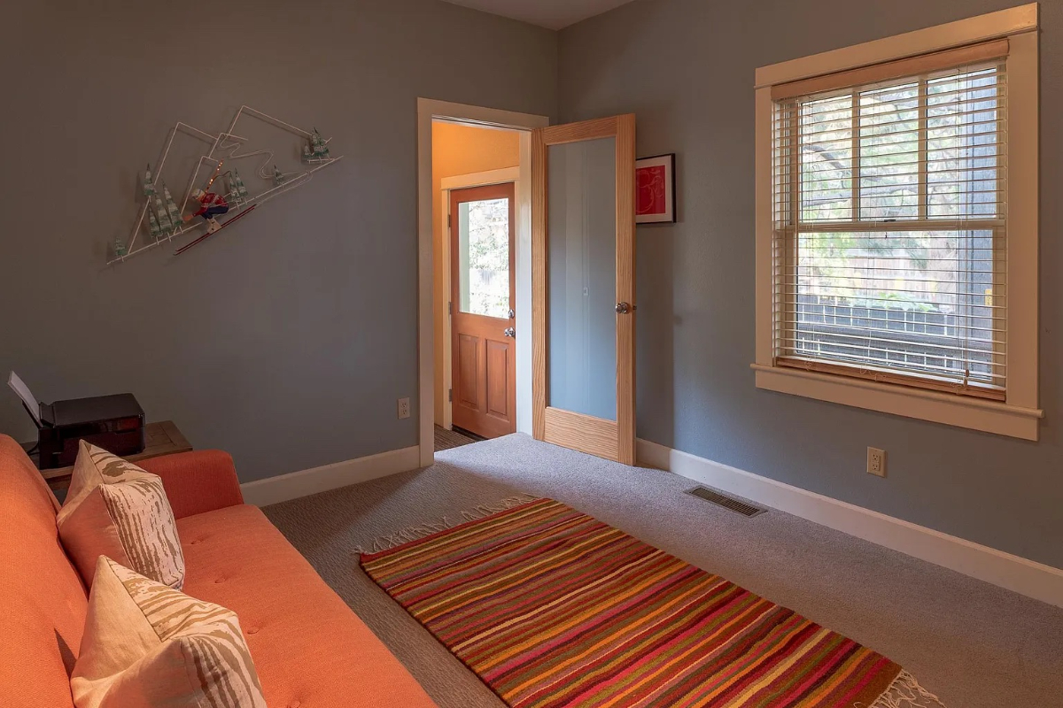 Cozy, Spacious Condo in Old Town Bend - Photo 4