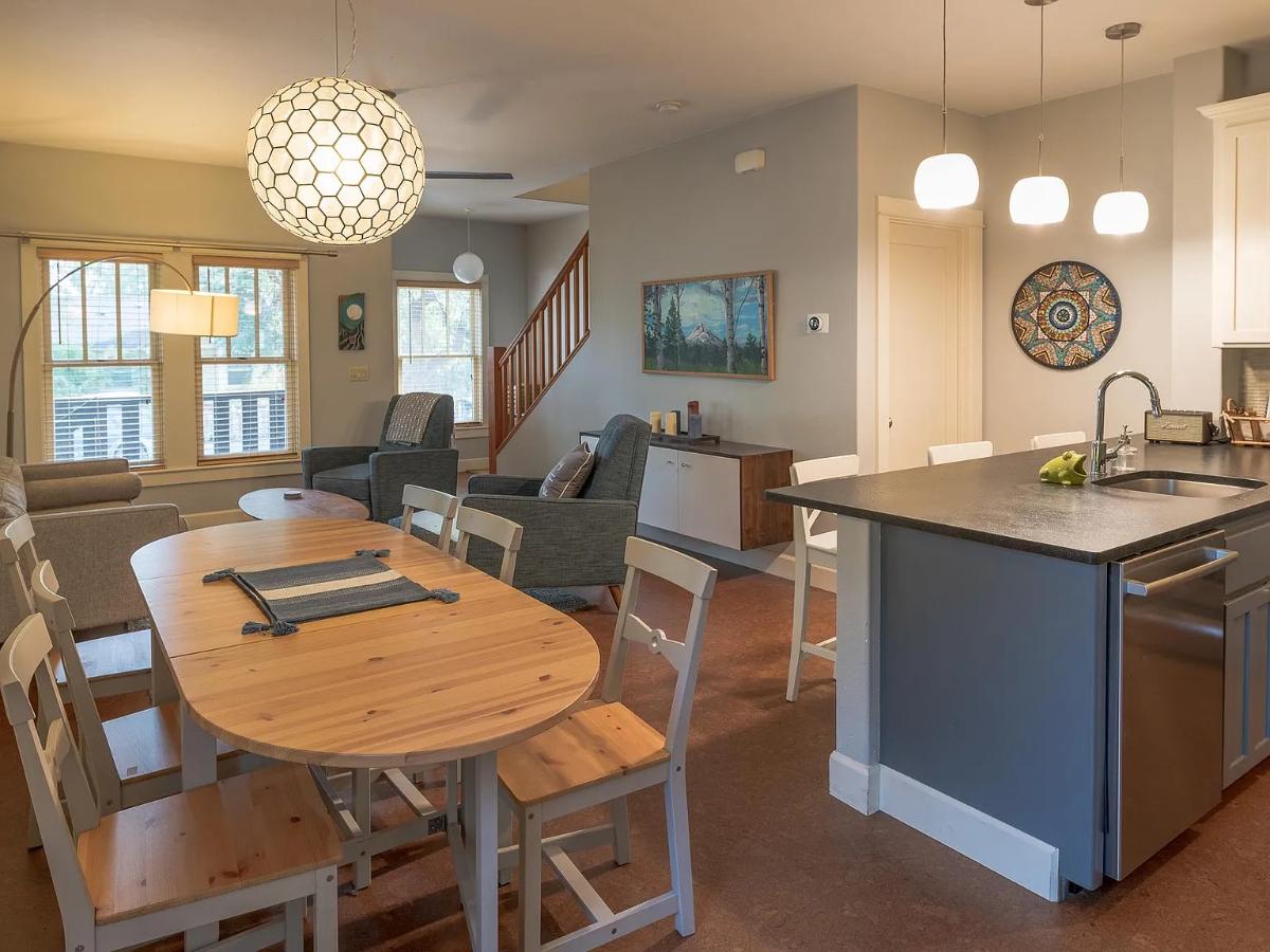 Cozy, Spacious Condo in Old Town Bend - Photo 2