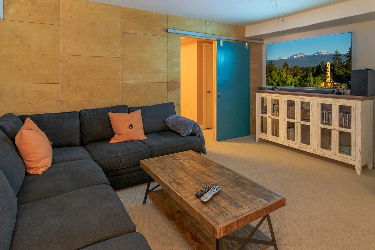 Cozy, Spacious Condo in Old Town Bend - Photo 3