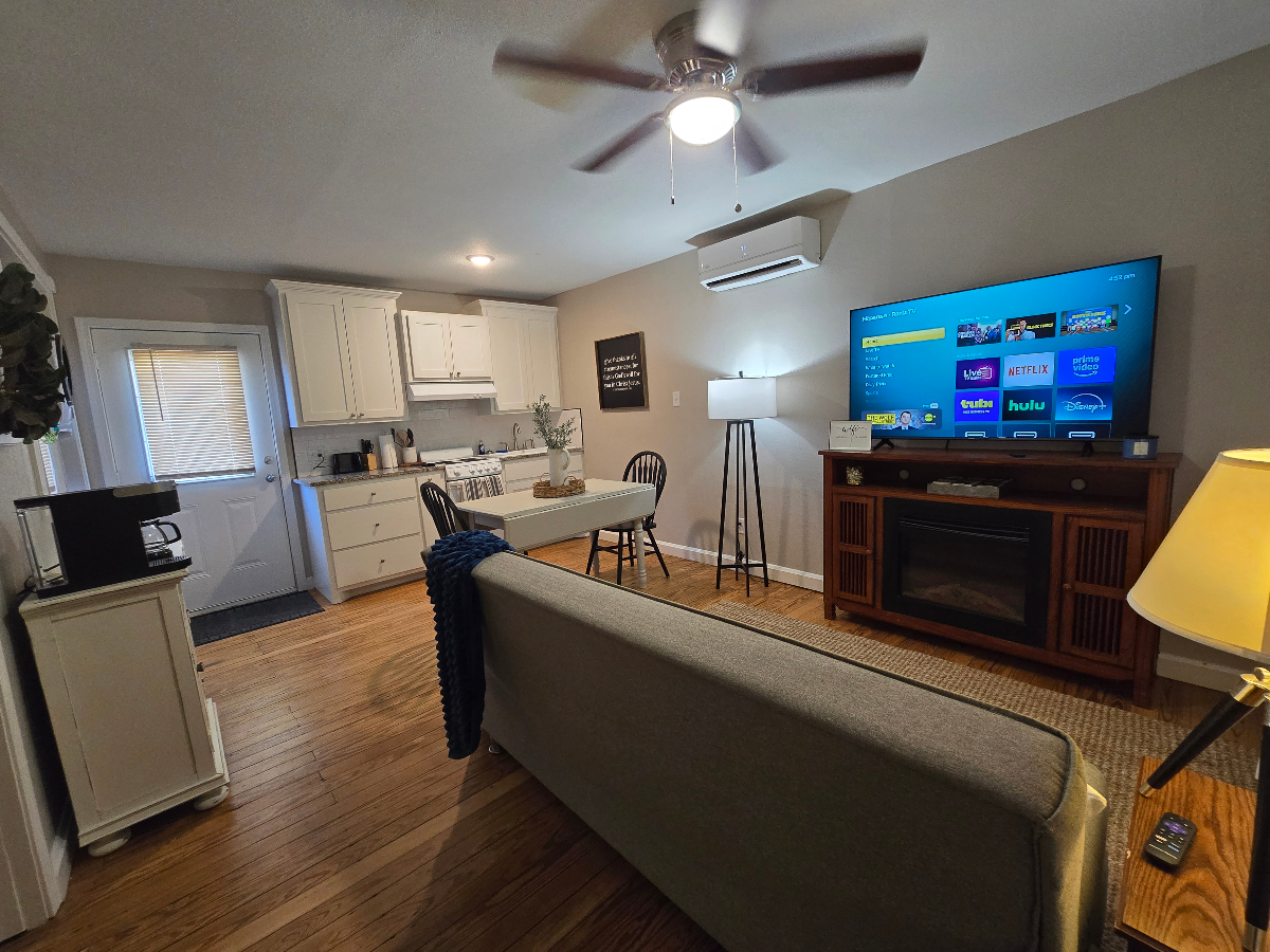 Comfy Cozy Cottage with a Grill and Garage - Photo 3
