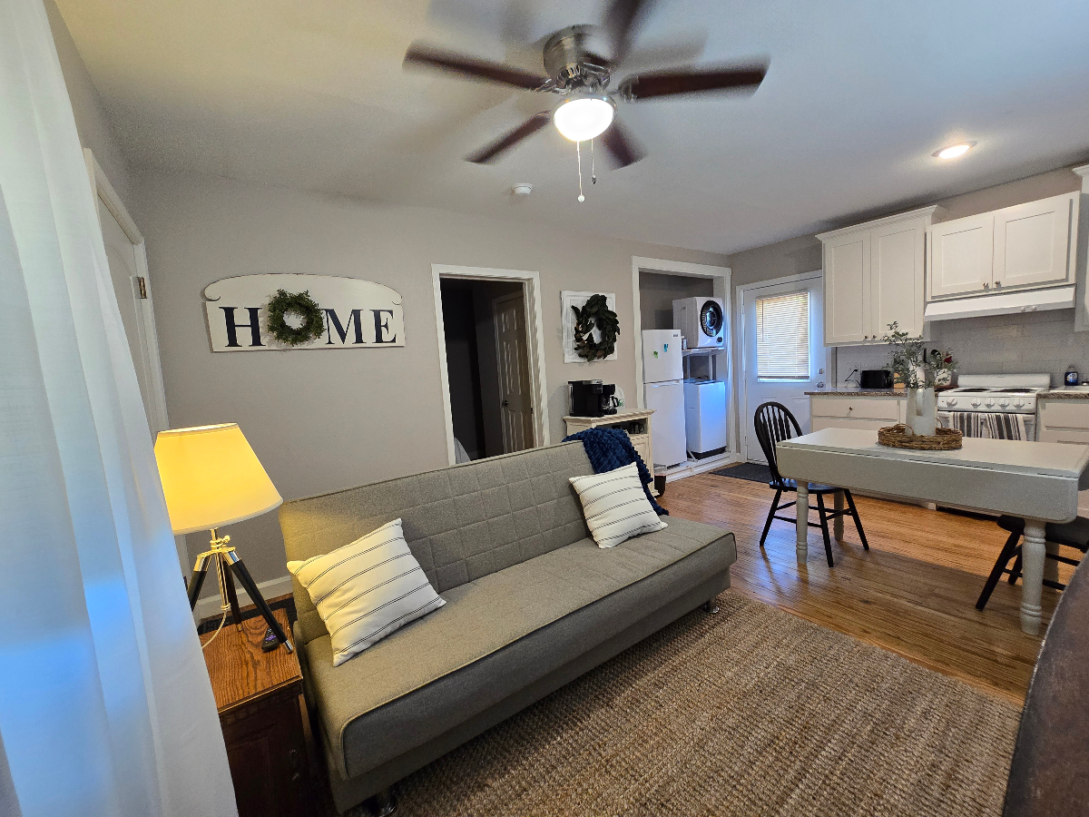 Comfy Cozy Cottage with a Grill and Garage - Photo 4