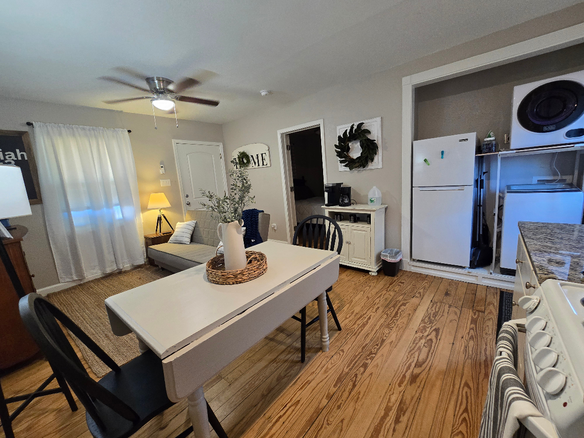 Comfy Cozy Cottage with a Grill and Garage - Photo 5