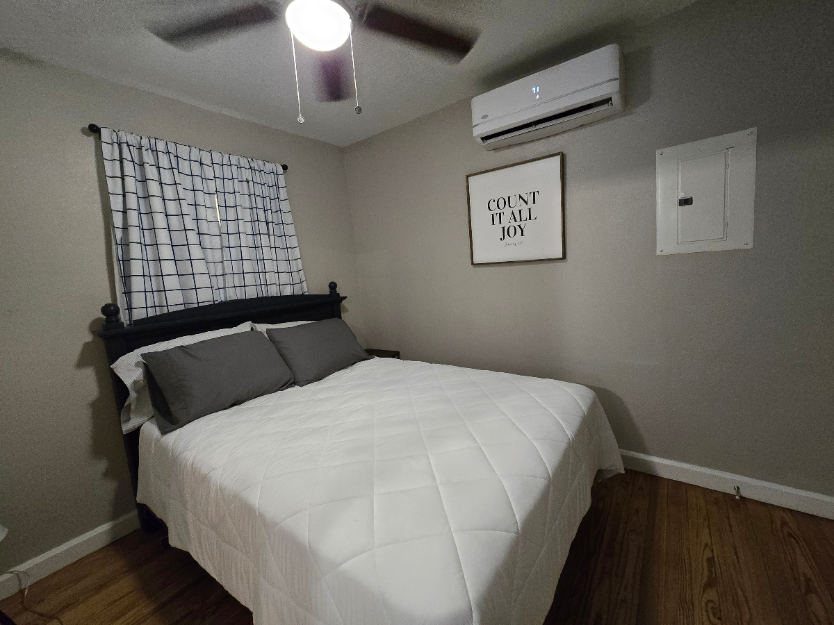 Comfy Cozy Cottage with a Grill and Garage - Photo 6