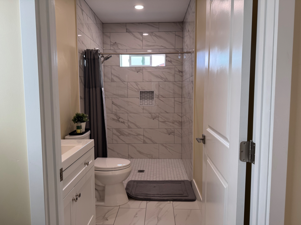 SAN DIEGO, MIRA MESA - RECENTLY CONSTRUCTED APARTMENT - Photo 2