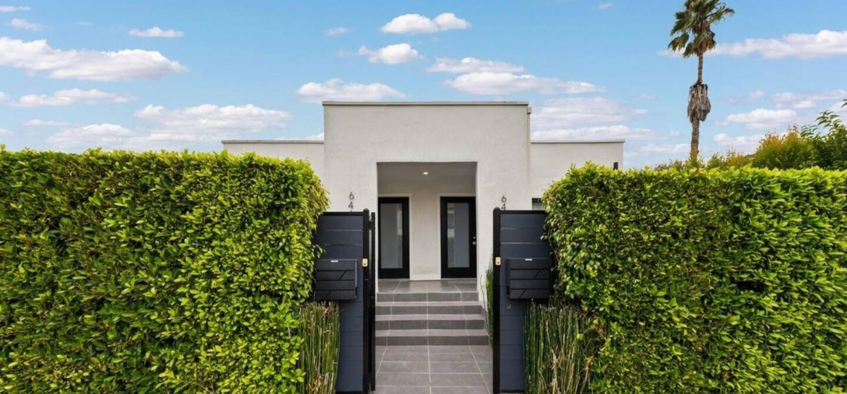 Location - Hollywood Proximity, Larchmont Privacy. - Photo 1