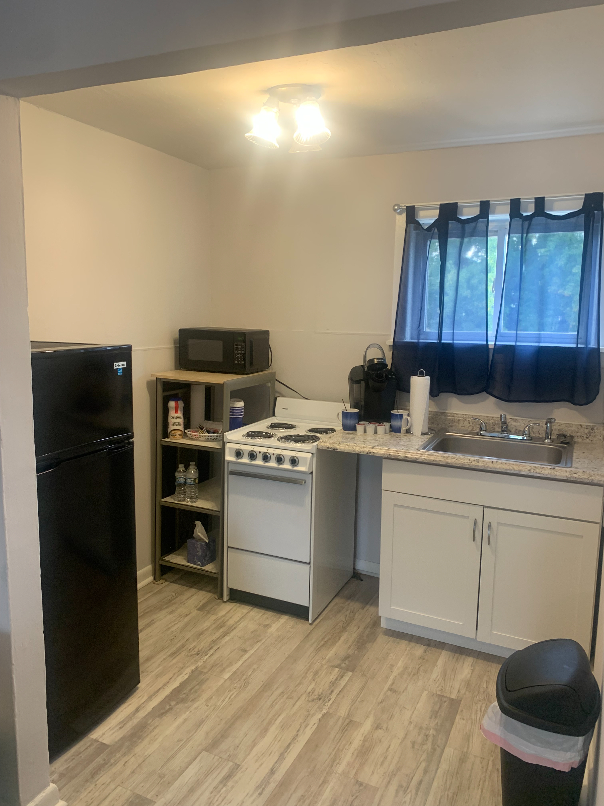 Cozy Studio near Hospital, downtown, restaurants, Grand Vue Park, and much more - Photo 4