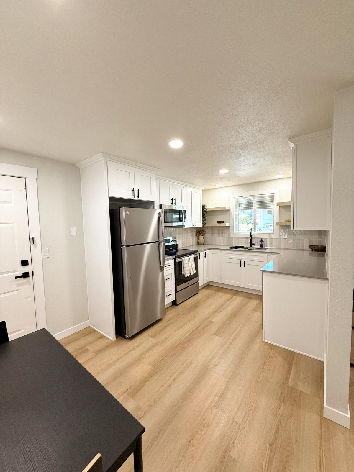 Vancouver Triplex Unit - Photo 4
