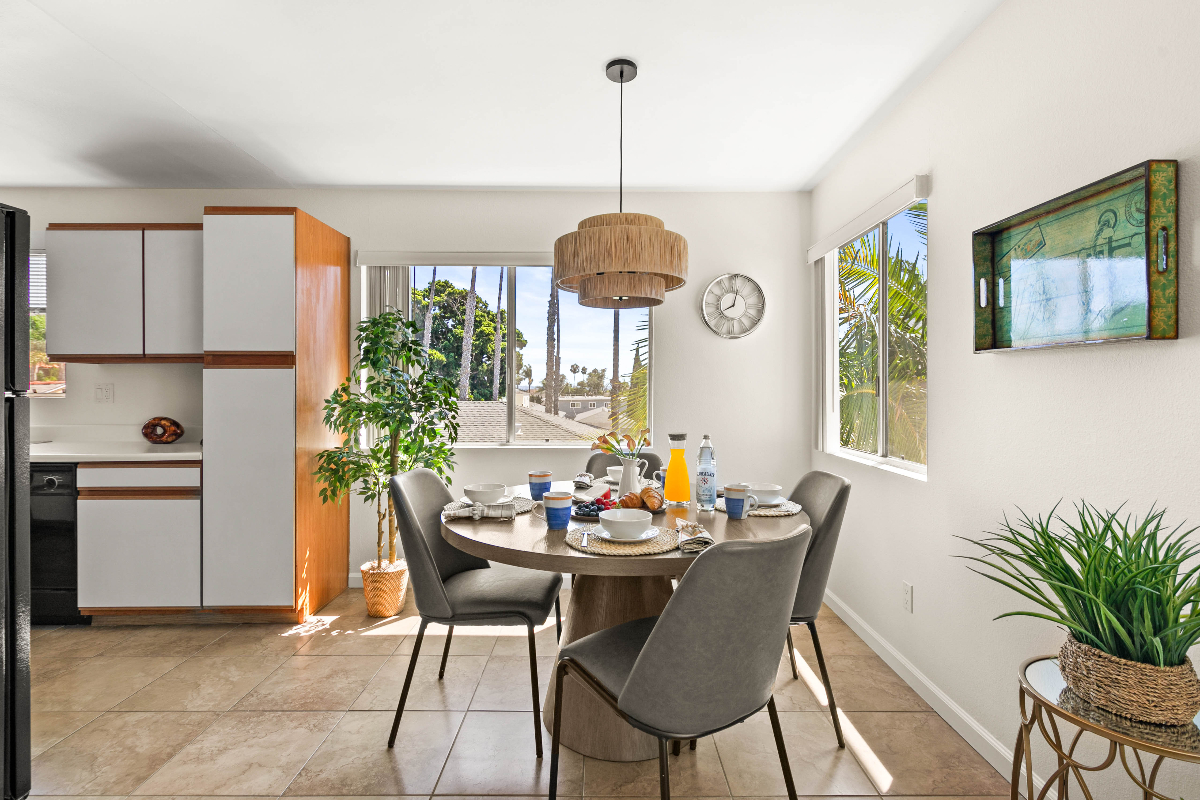 ...AVAILABLE... February 1, 2027 / $3700 JUN, JUL, AUG $3750 2BR 1BA Walk to Beach. Eateries, Cute Shops GARAGE! - Photo 4