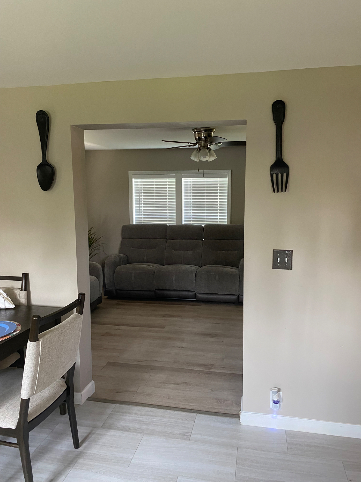 Fully furnished room close to hospital state park shopping areas - Photo 3