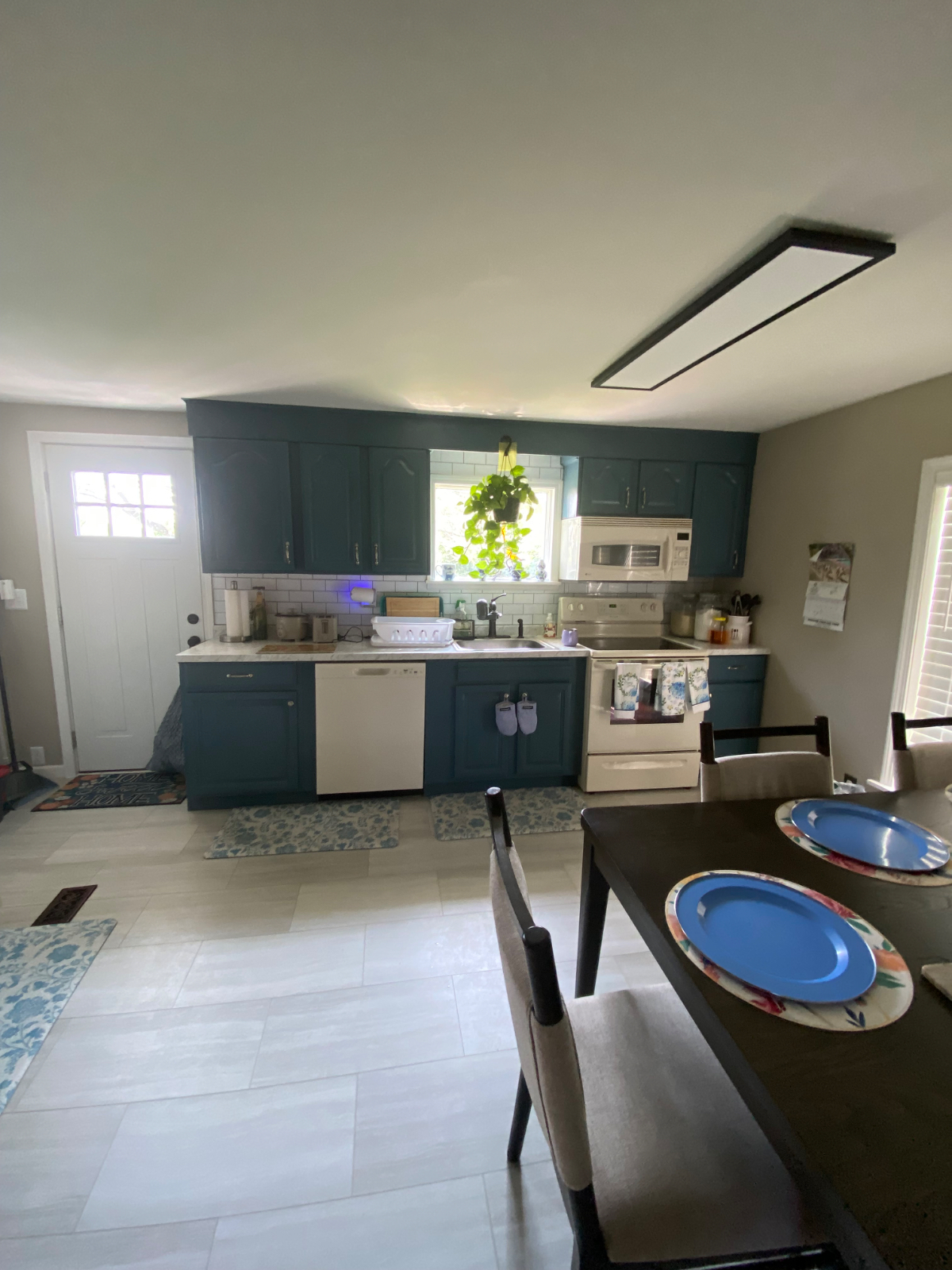 Fully furnished room close to hospital state park shopping areas - Photo 4