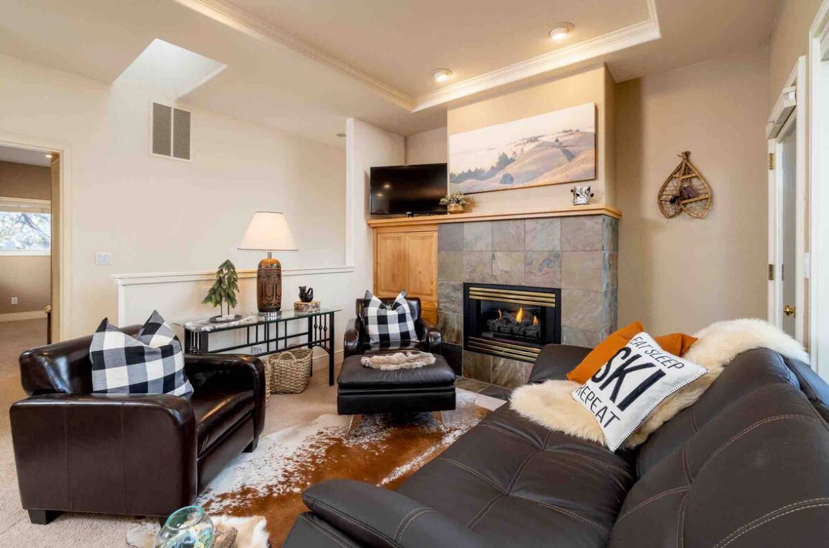Rarely Available 1-Bdrm Charmer in the Heart of the West Side with Full Kitchen and centrally located - Photo 4