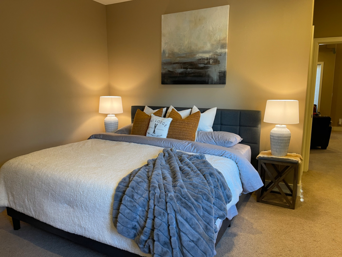 Rarely Available 1-Bdrm Charmer in the Heart of the West Side with Full Kitchen and centrally located - Photo 2