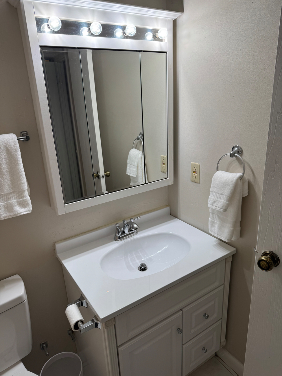 Newly Furnished Kanawha City Condo - Photo 9