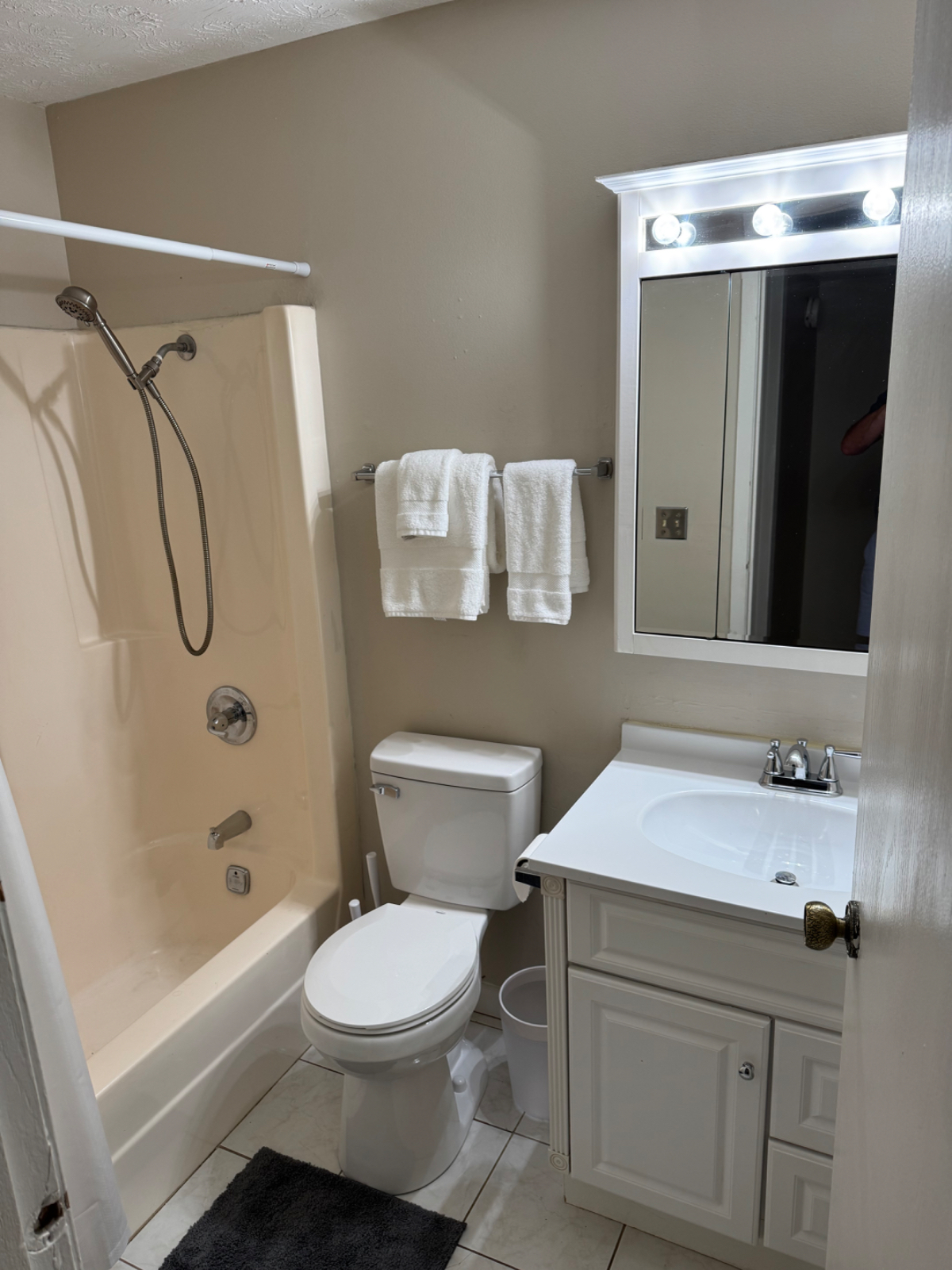 Newly Furnished Kanawha City Condo - Photo 10