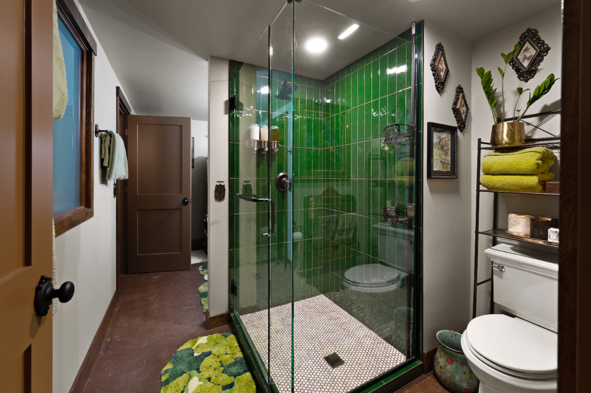 Private 2BR Midtown Retreat | 2 King Beds | Hot Tub | W/D | Near St. Charles | "The Grove" Unit - Photo 4