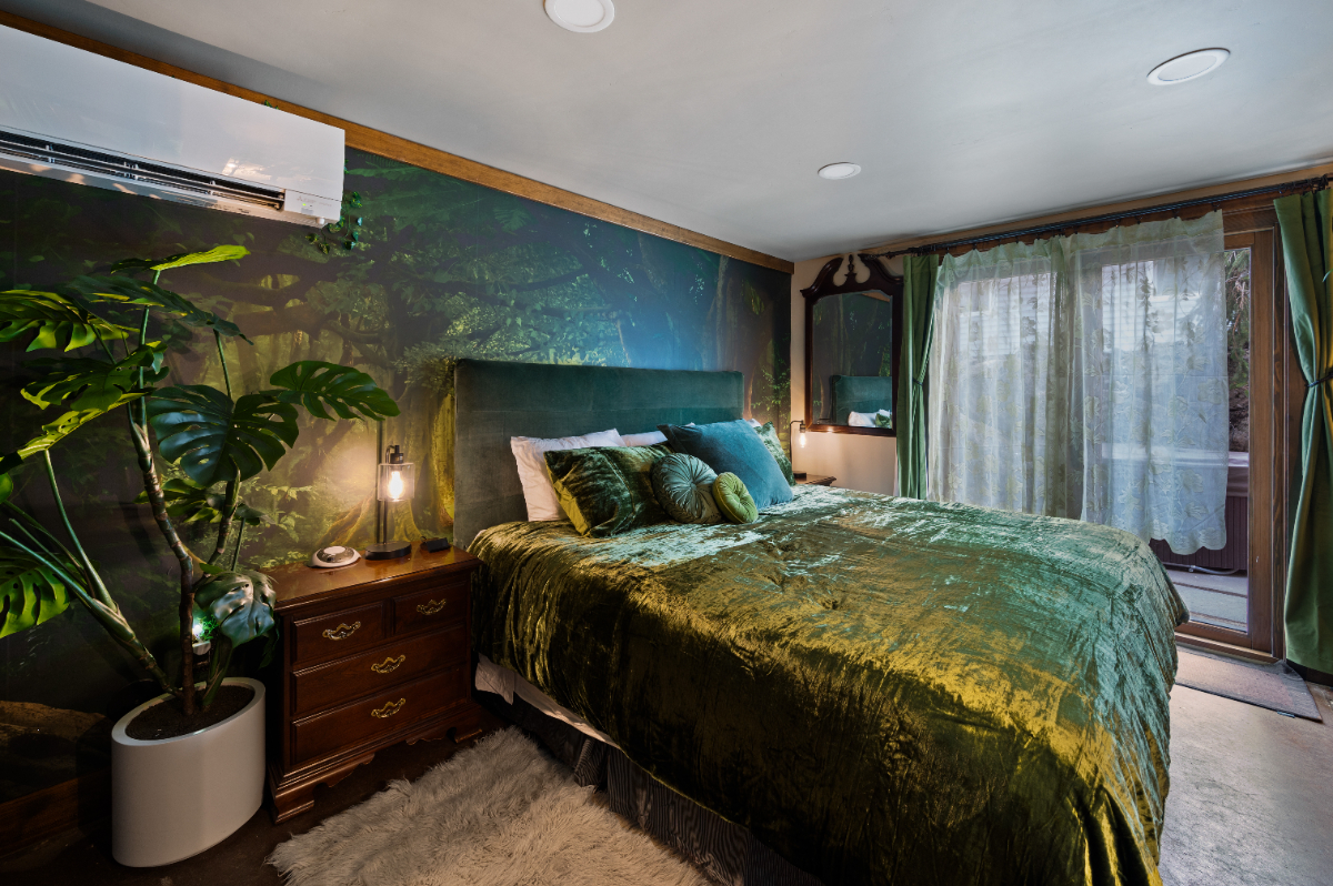 Private 2BR Midtown Retreat | 2 King Beds | Hot Tub | W/D | Near St. Charles | "The Grove" Unit - Photo 6