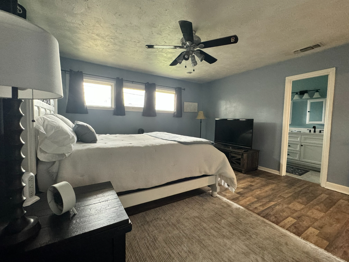 3 Bedroom/2Bath fully furnished house in Lubbock - Photo 3