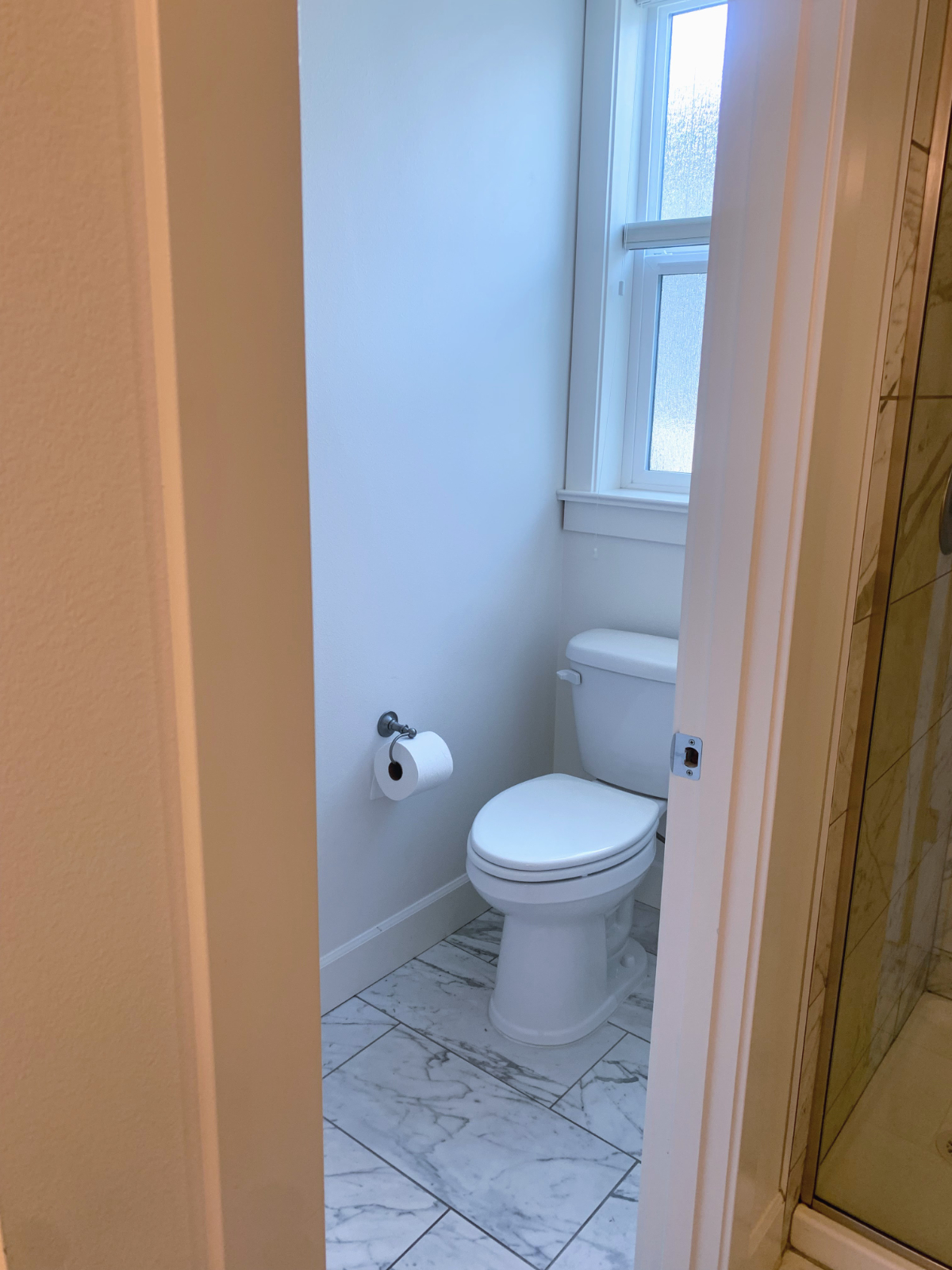 Peaceful 1st floor suite w/private bathroom/shower - Photo 6