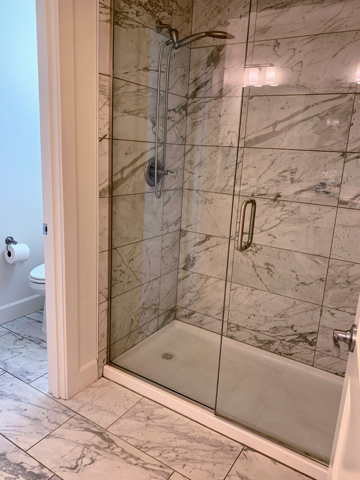 Peaceful 1st floor suite w/private bathroom/shower - Photo 5