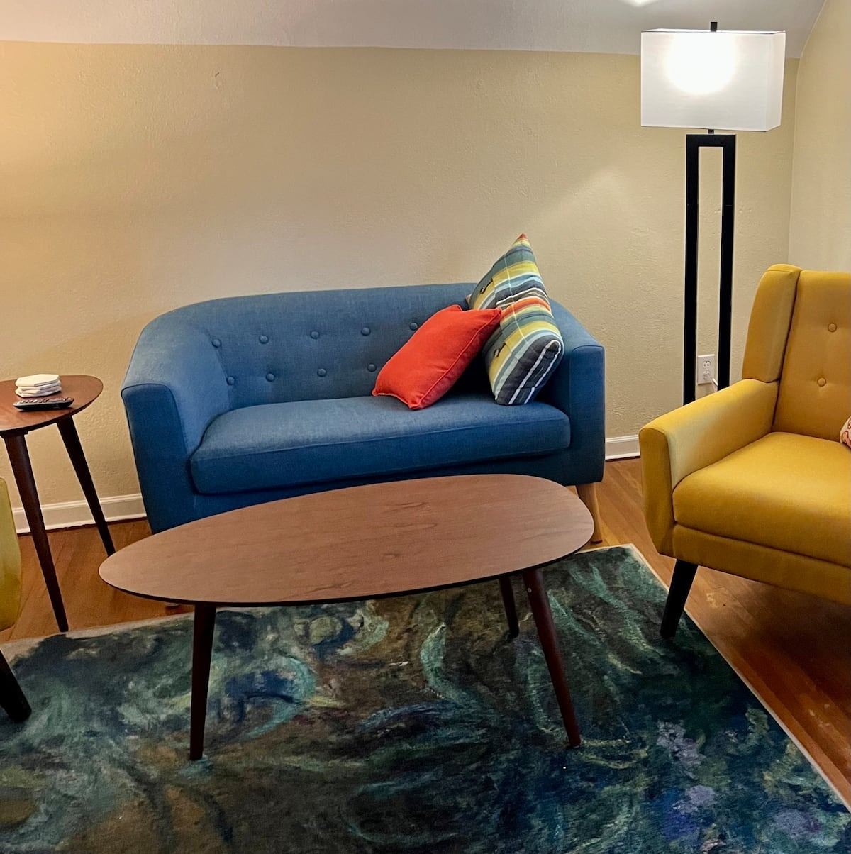 Charming 1-Bed Upstairs Unit with Queen Bed,... - Photo 1