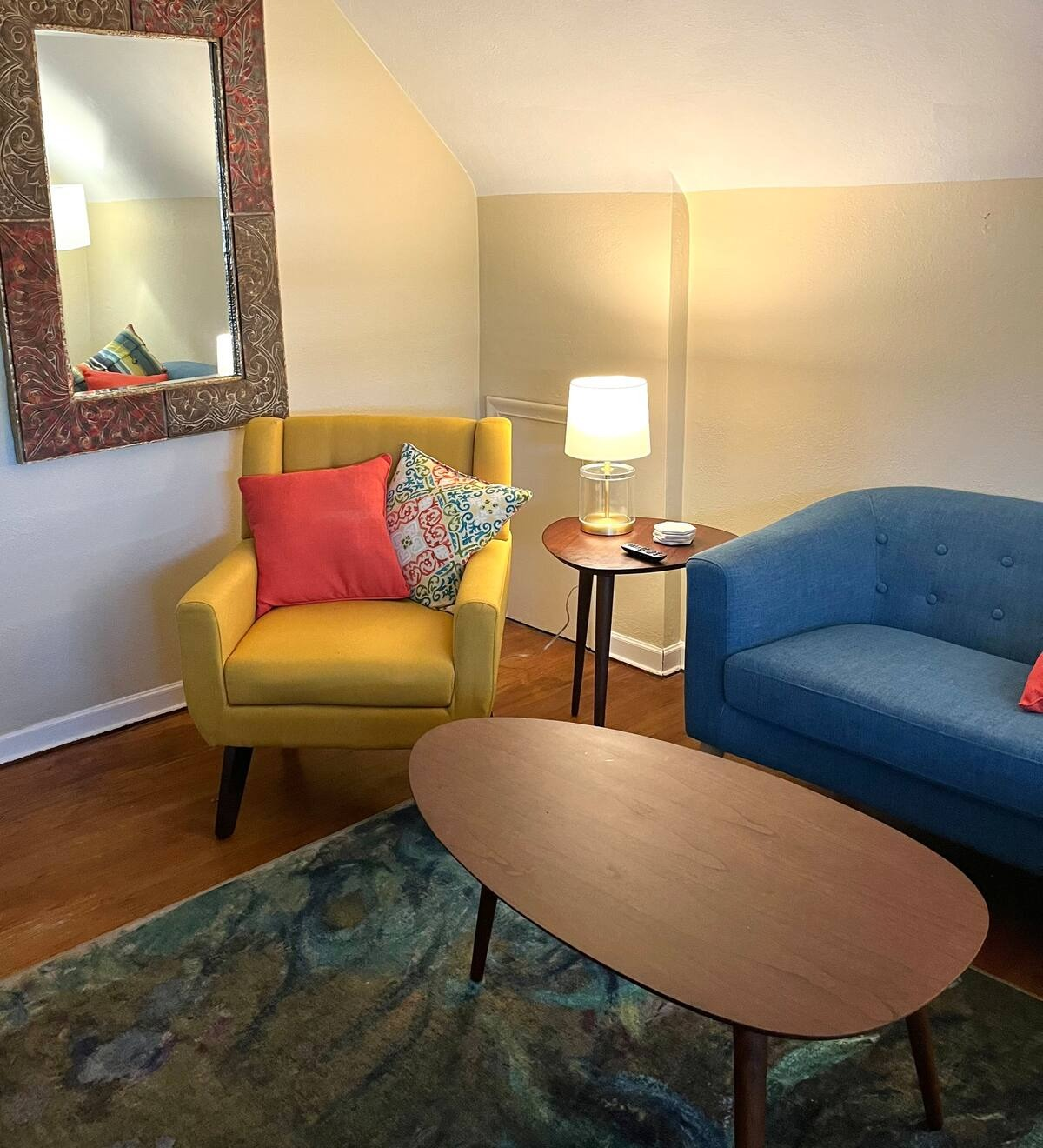 Charming 1-Bed Upstairs Unit with Queen Bed,... - Photo 5