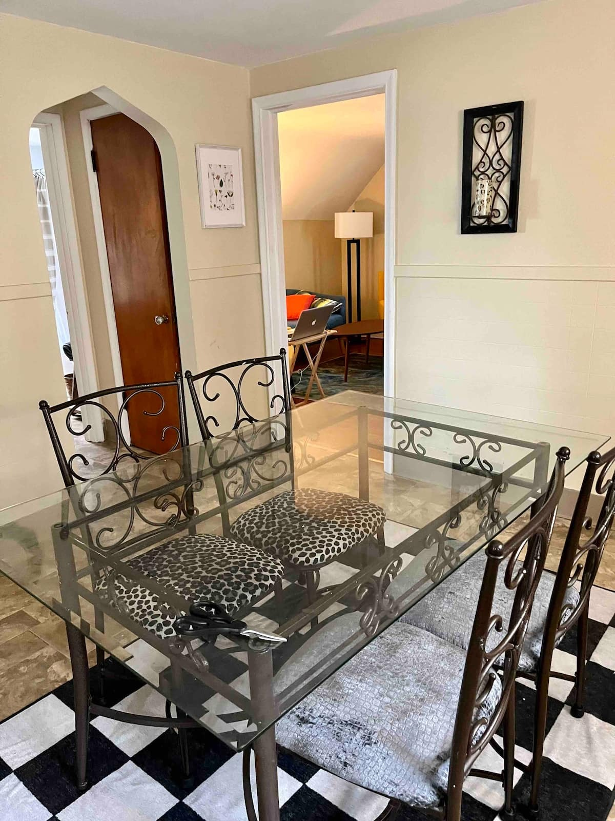 Charming 1-Bed Upstairs Unit with Queen Bed,... - Photo 8