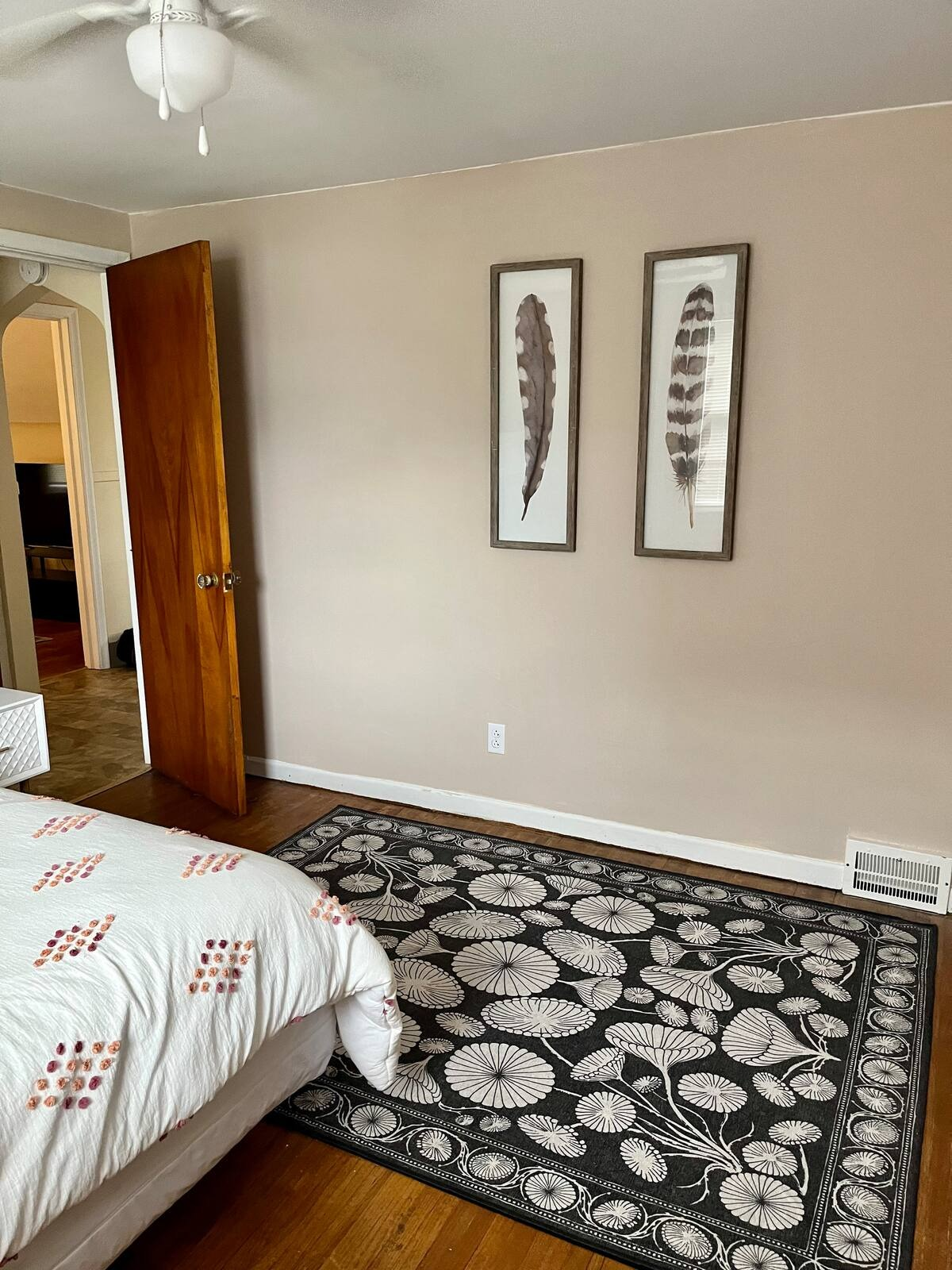 Charming 1-Bed Upstairs Unit with Queen Bed,... - Photo 12
