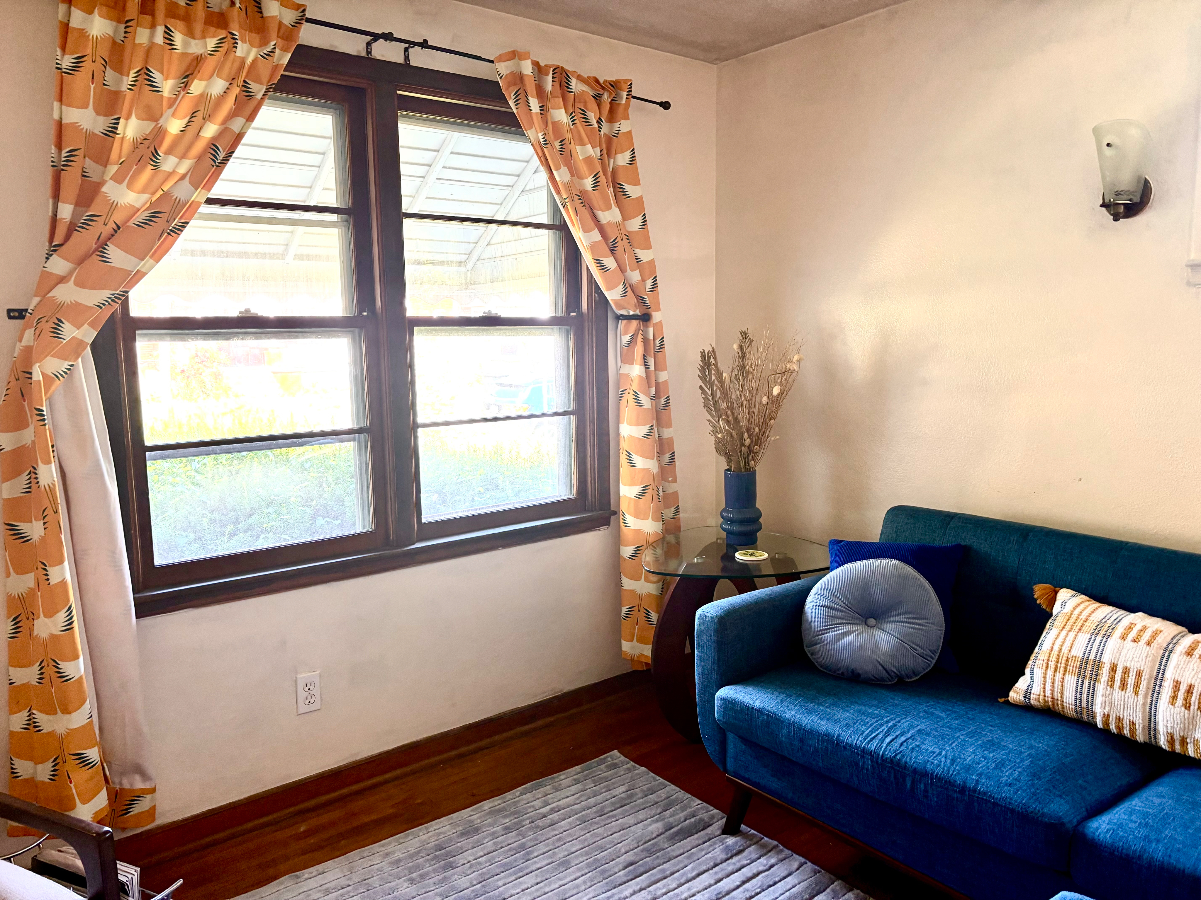 Charming 1-Bed Upstairs Unit with Queen Bed,... - Photo 4