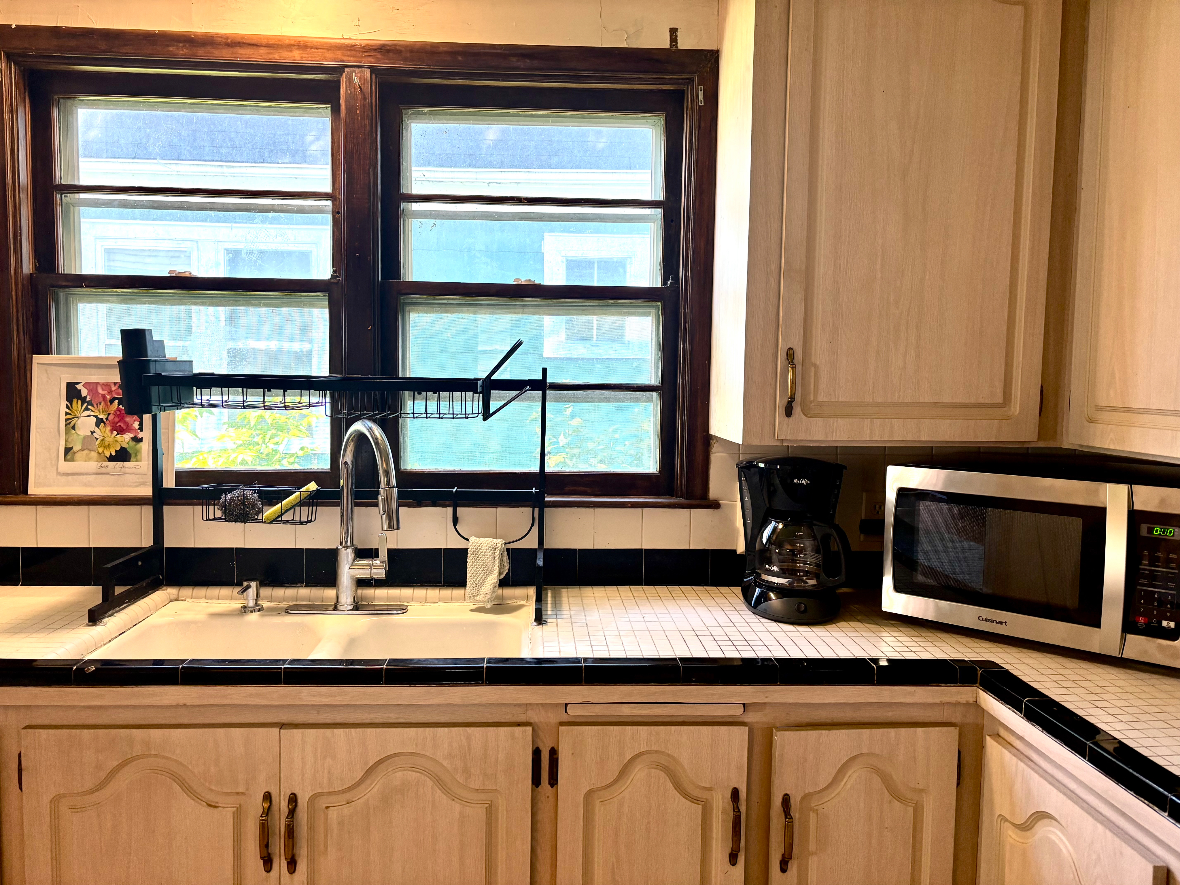 Charming 1-Bed Upstairs Unit with Queen Bed,... - Photo 10