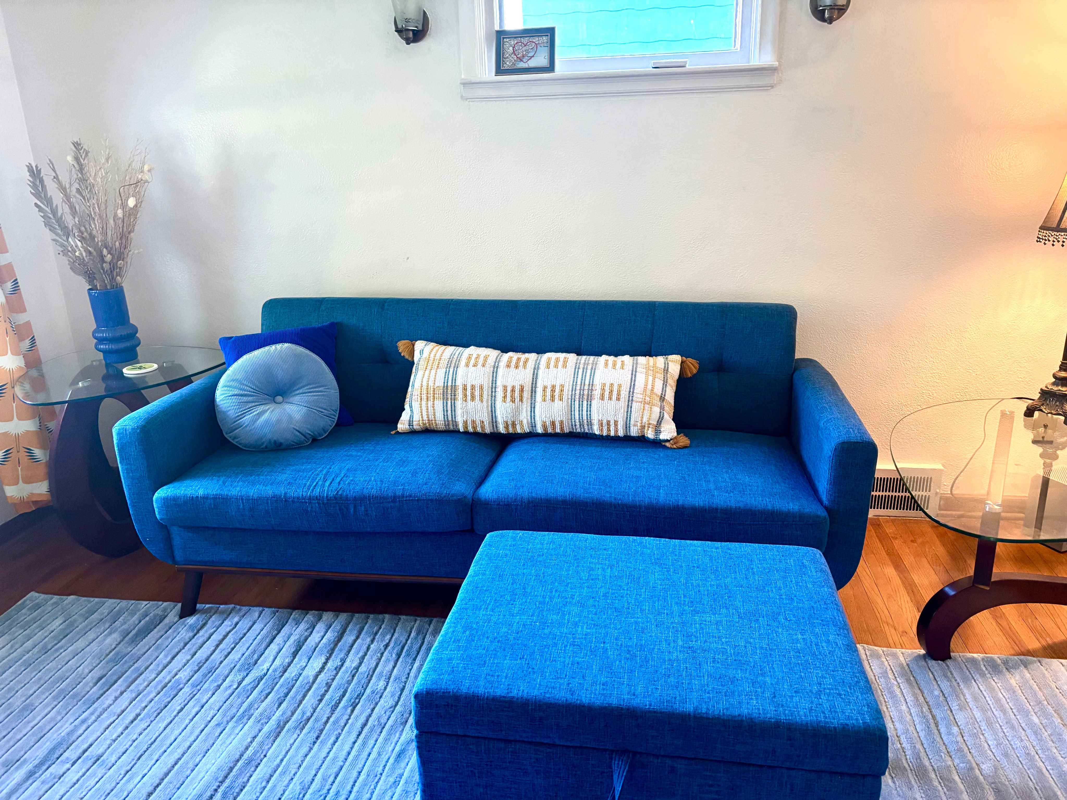 Charming 1-Bed Upstairs Unit with Queen Bed,... - Photo 3