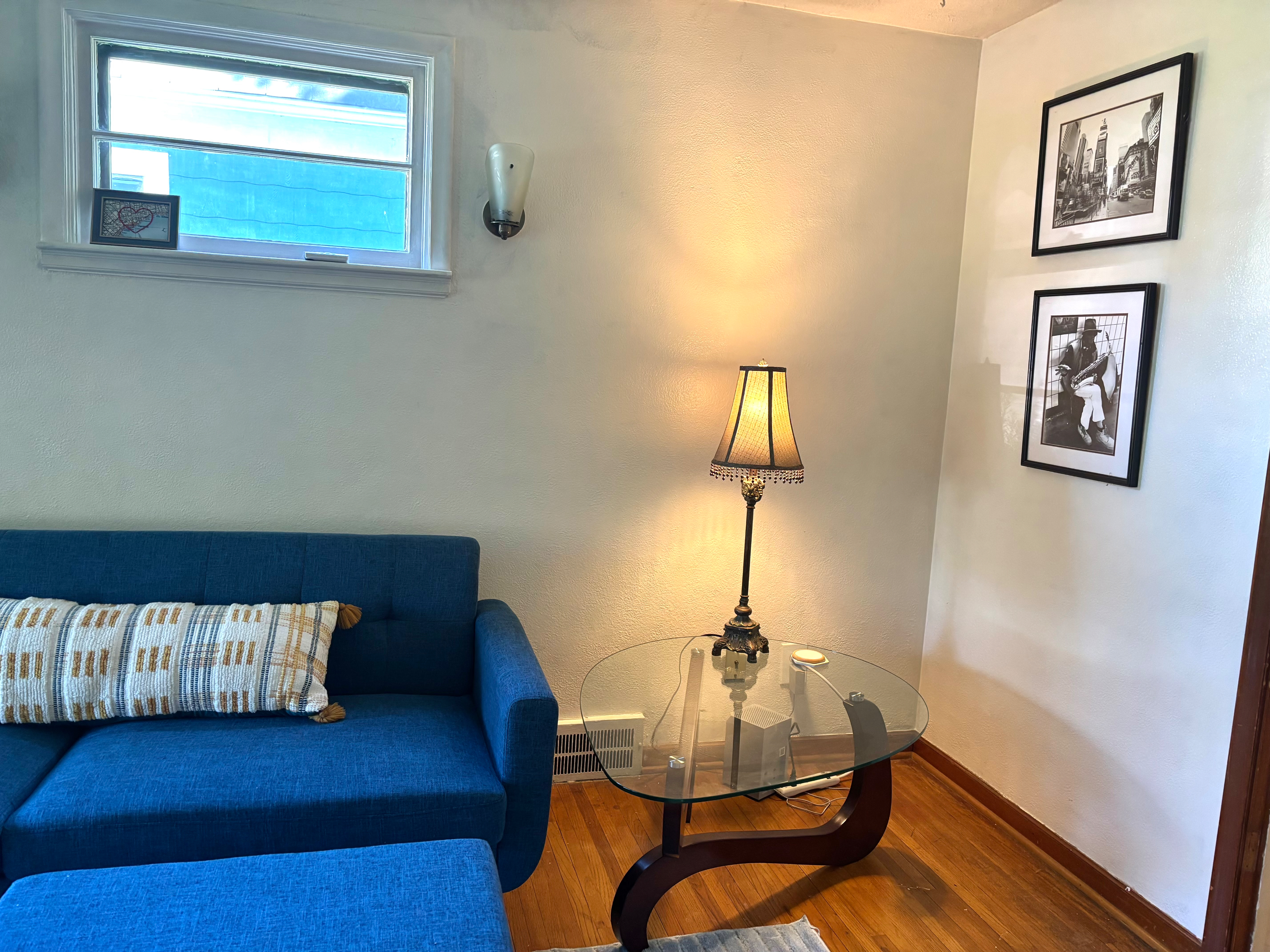 Charming 1-Bed Upstairs Unit with Queen Bed,... - Photo 2