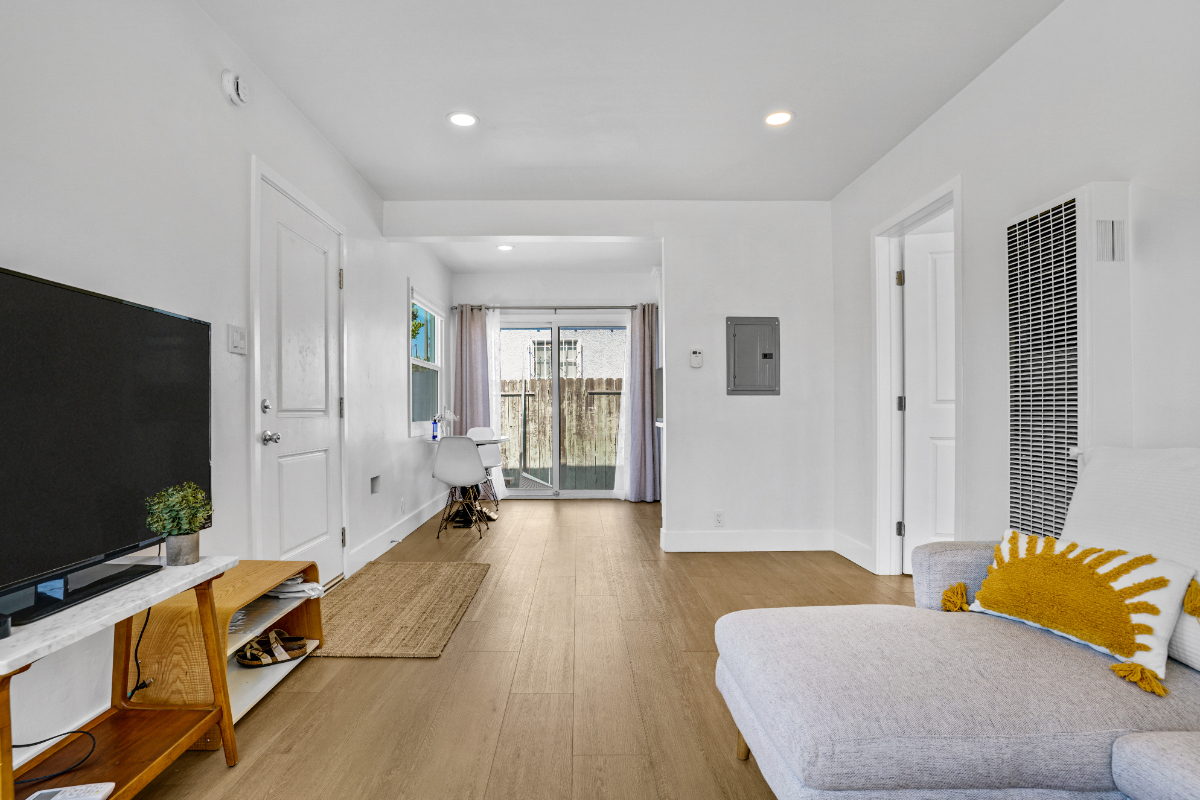 Modern & Stylish 1BR in the Heart of Los Angeles - Photo 5